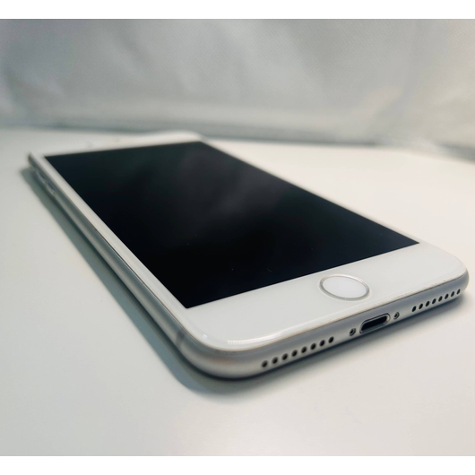 Apple iPhone 8 Plus mobiltelefon - használt, Fehér  színben, 64Gb - 100%-os akkumulátor kapacitás